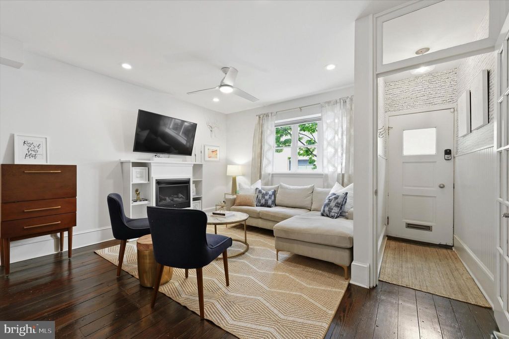 Photo of 913 S 10th Street, PHILADELPHIA, PA 19147 (MLS # PAPH2609700)