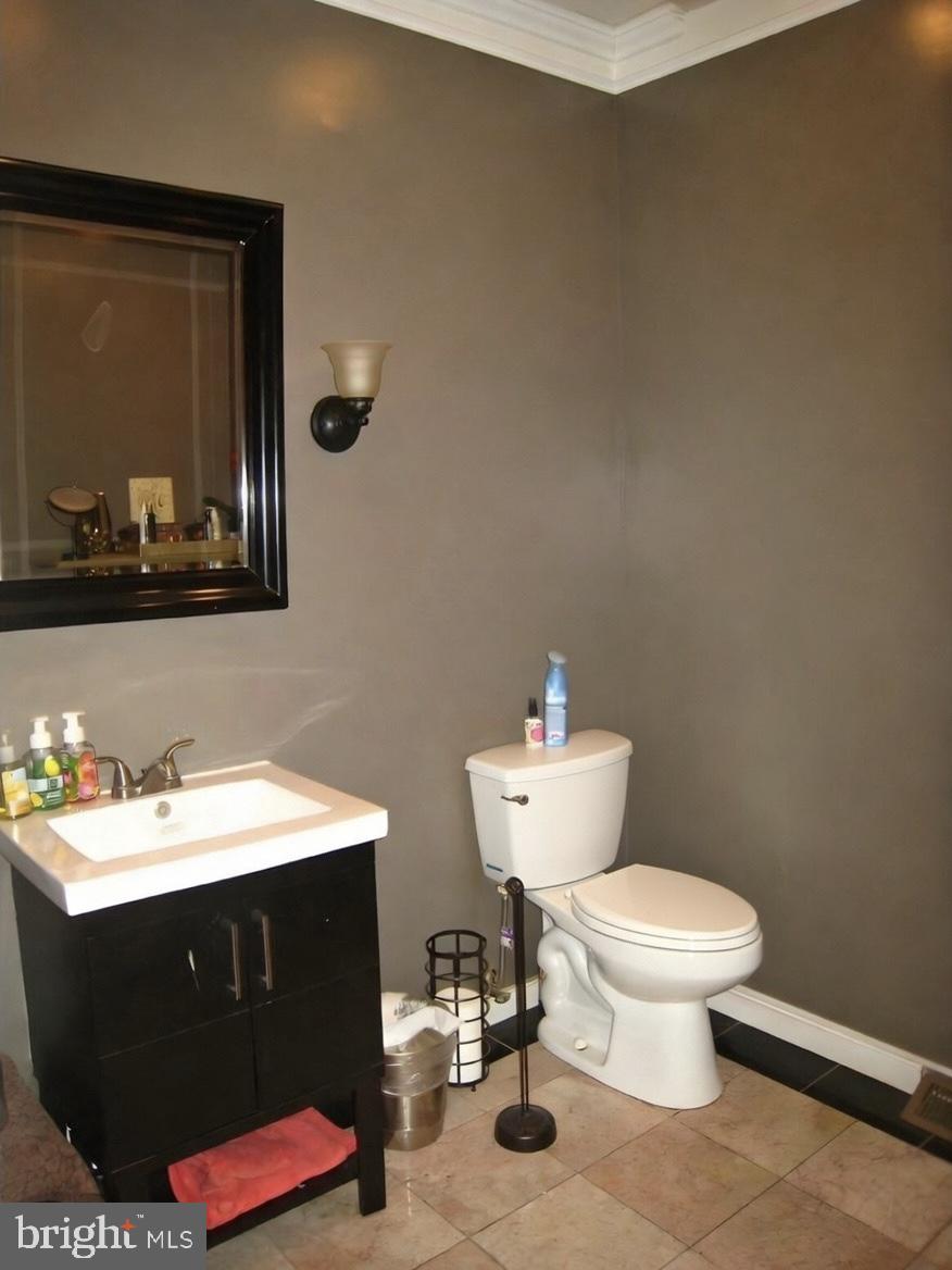 QUEEN VILLAGE - Residential Income