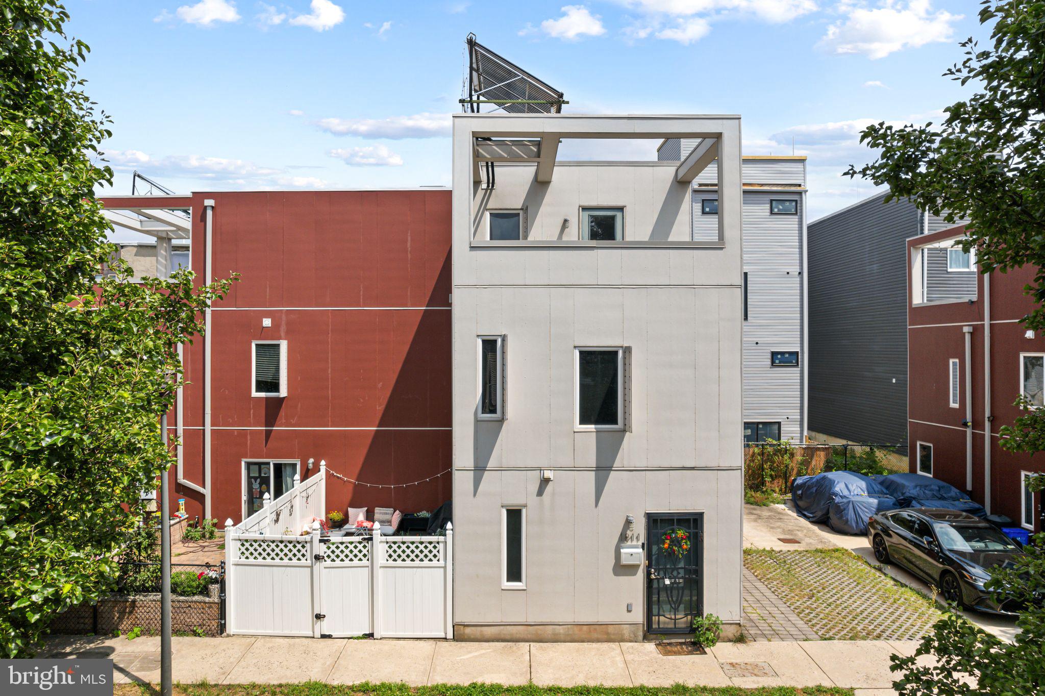 1811 N SHERIDAN STREET
