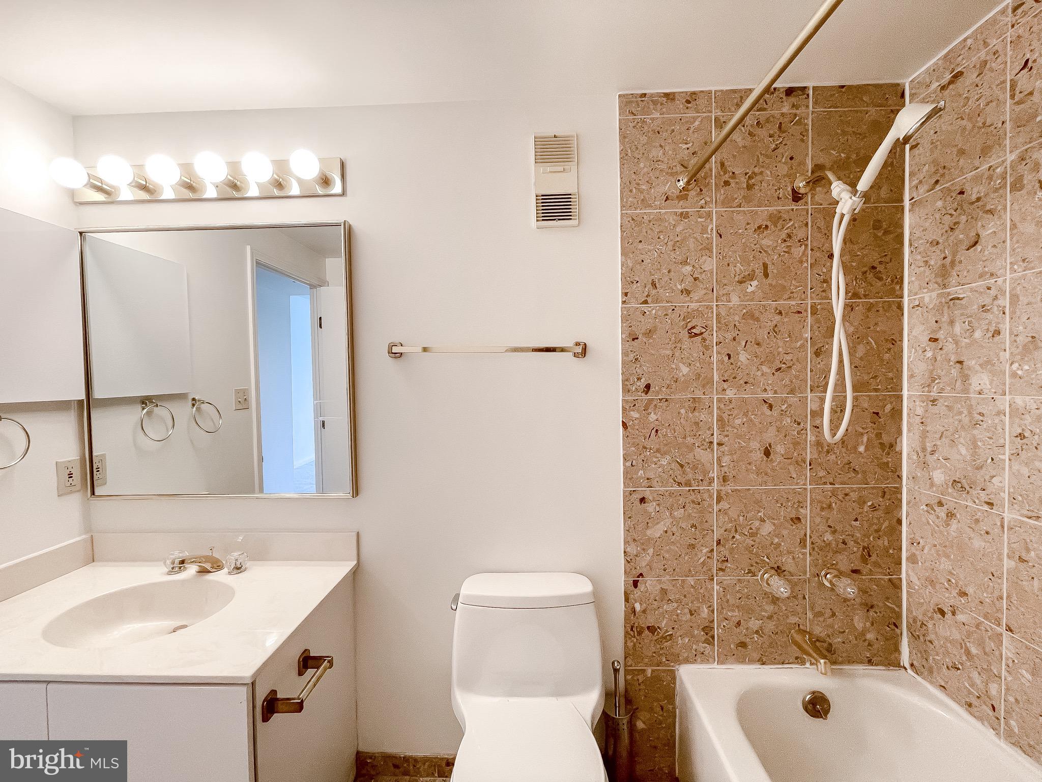 INNER HARBOR - Residential Lease