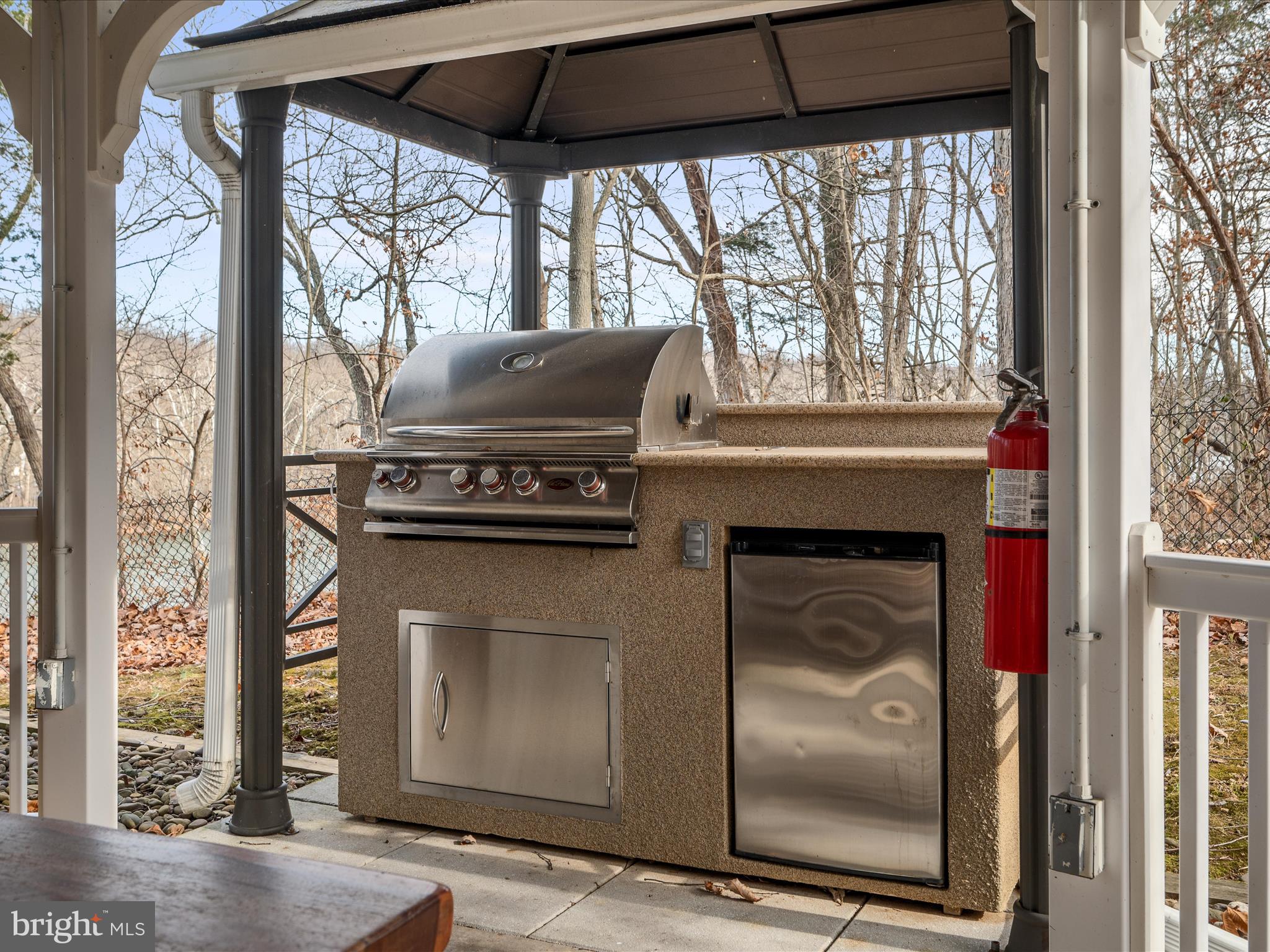 SHEPHERDS COVE - Land