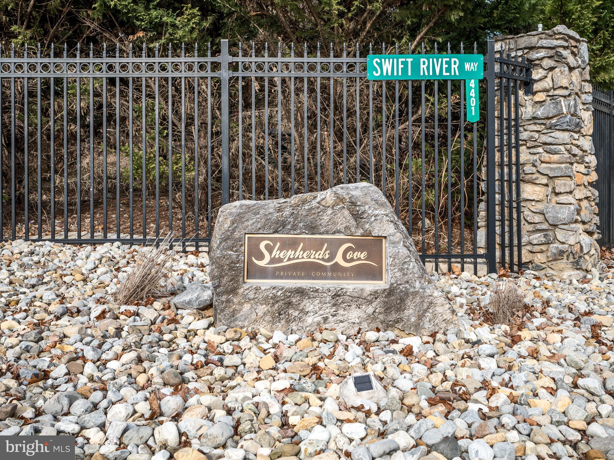 SHEPHERDS COVE - Land