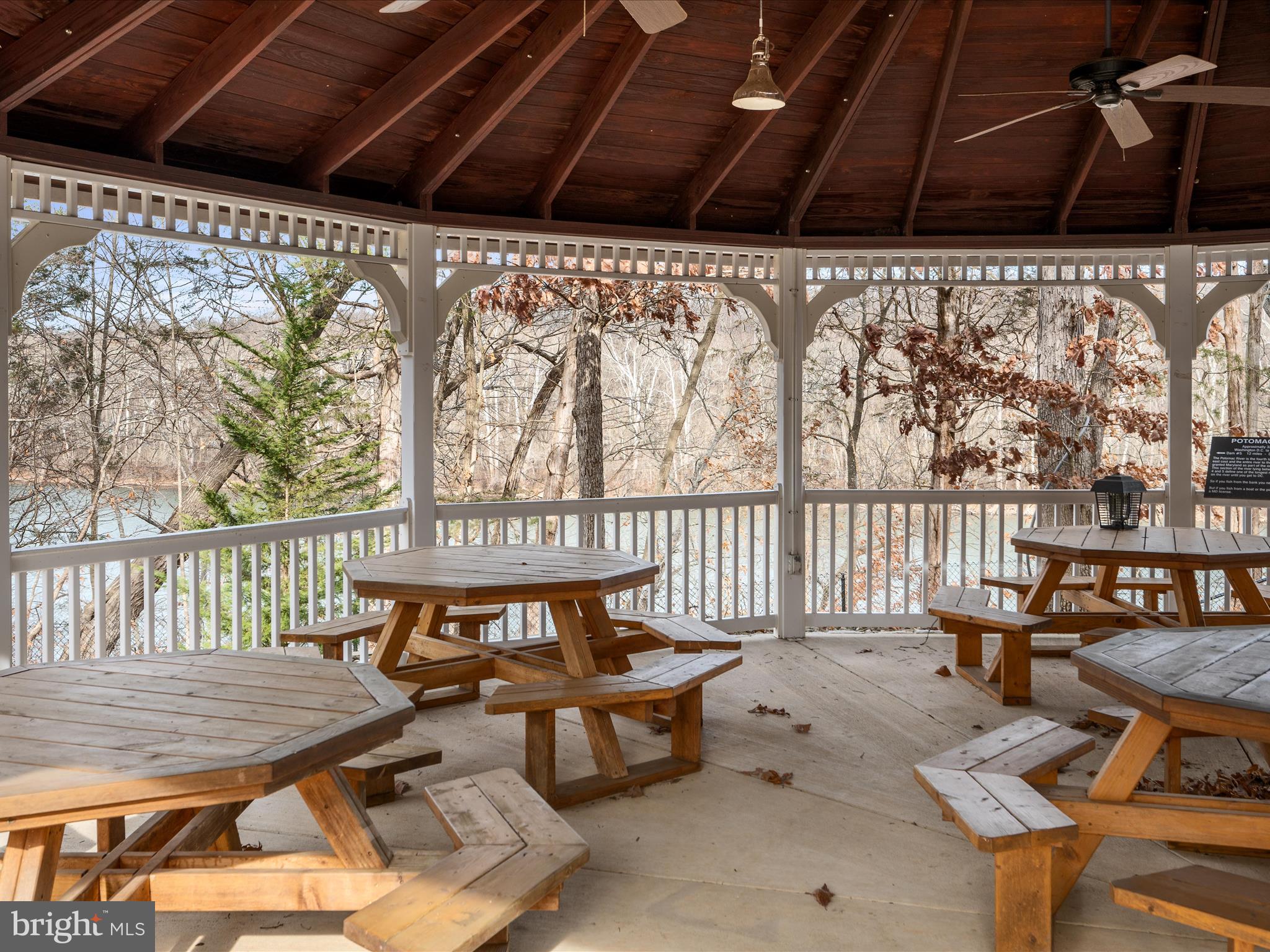 SHEPHERDS COVE - Land