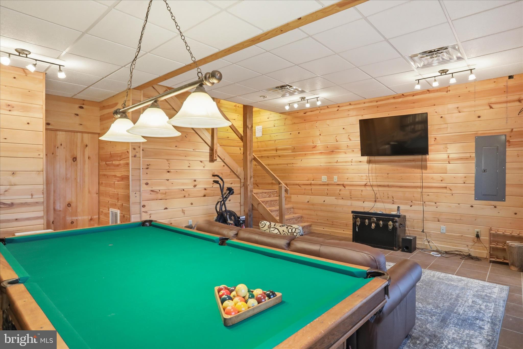 TOP OF THE MOUNTAIN - Residential