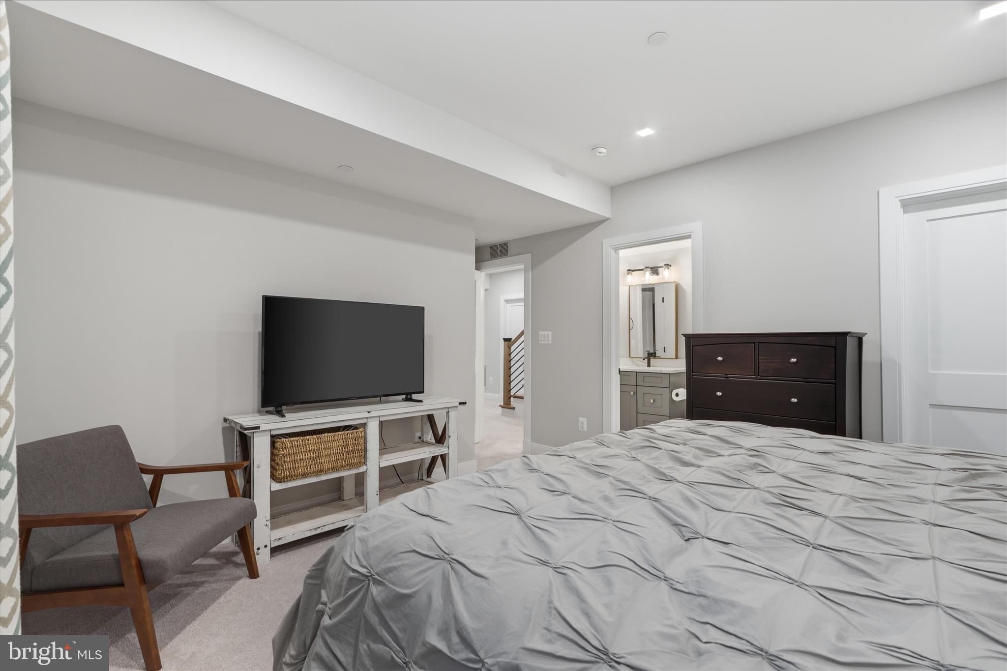 CHEVY CHASE MANOR - Residential