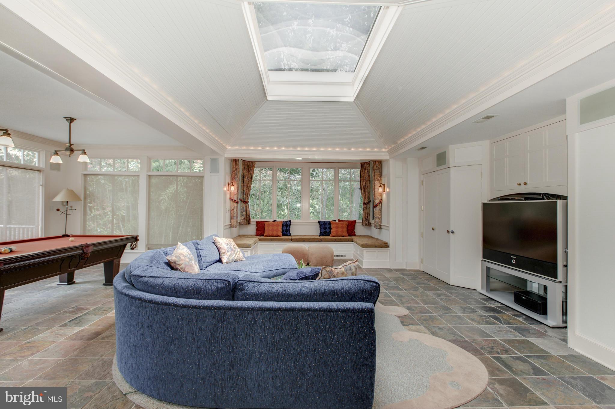 FOREST HILLS - Residential