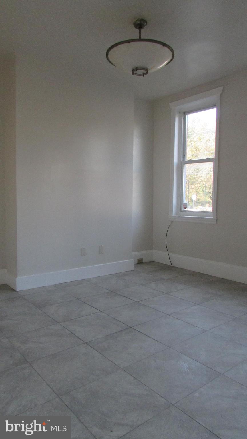 EAST FALLS - Residential