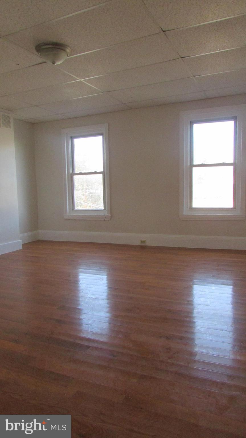 EAST FALLS - Residential