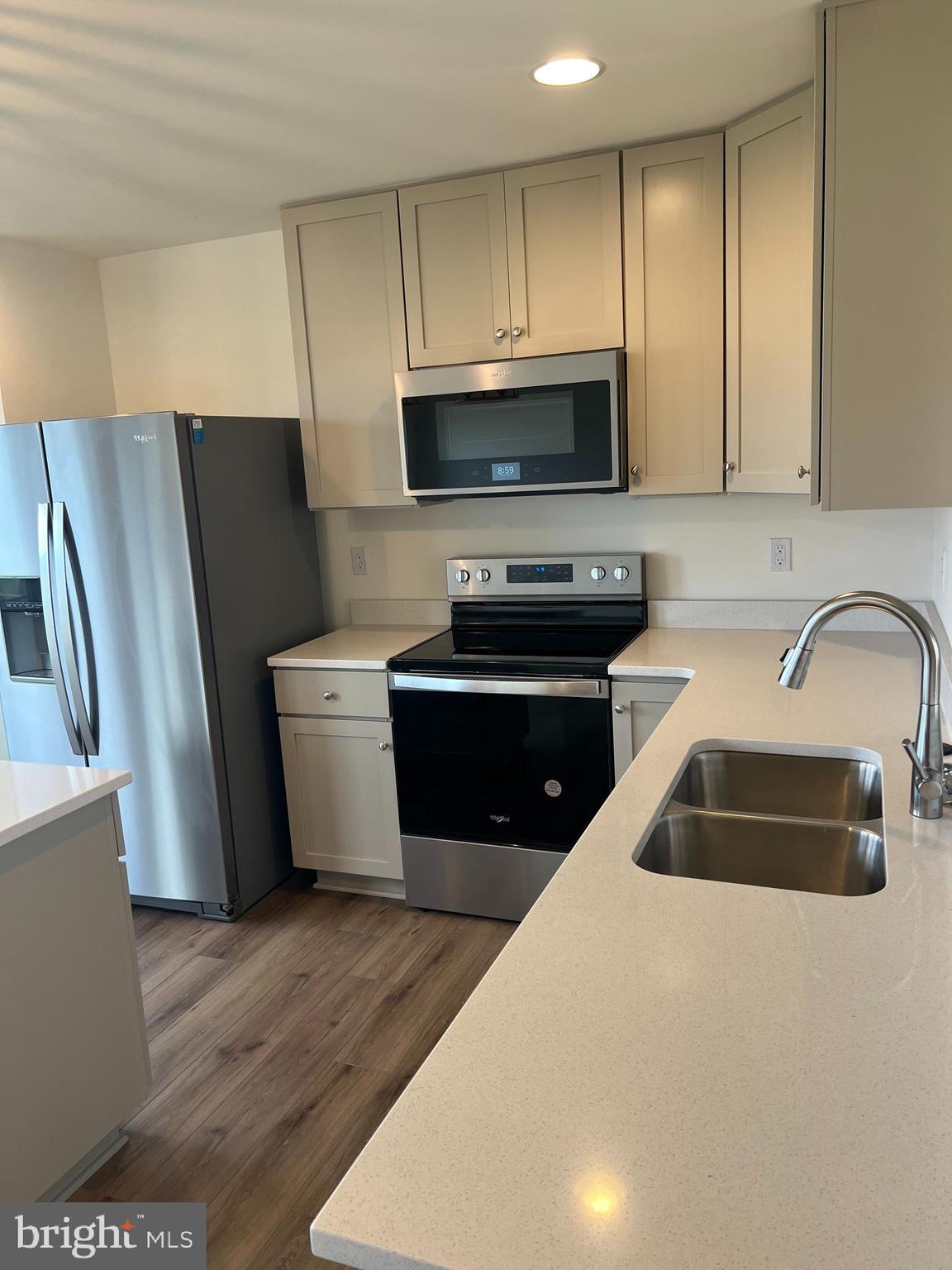 OVERLOOK AT RIVERSIDE TOWNHOMES - Residential Lease