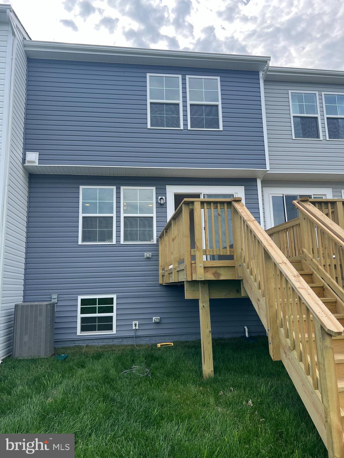 OVERLOOK AT RIVERSIDE TOWNHOMES - Residential Lease