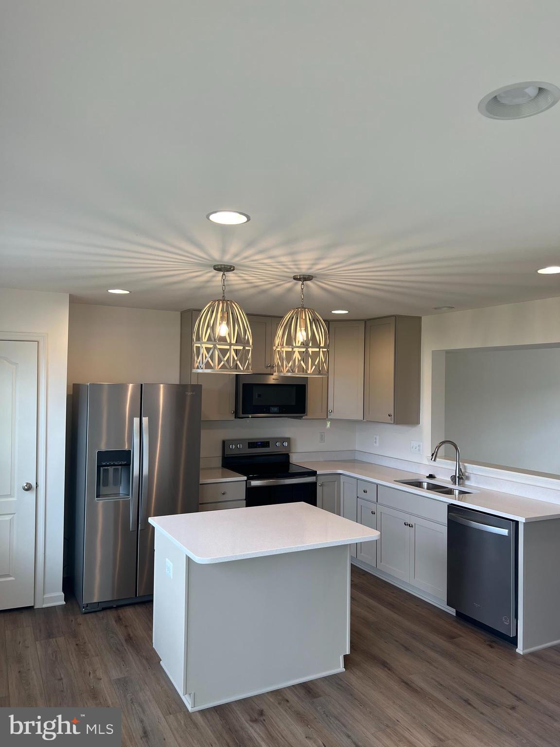 OVERLOOK AT RIVERSIDE TOWNHOMES - Residential Lease