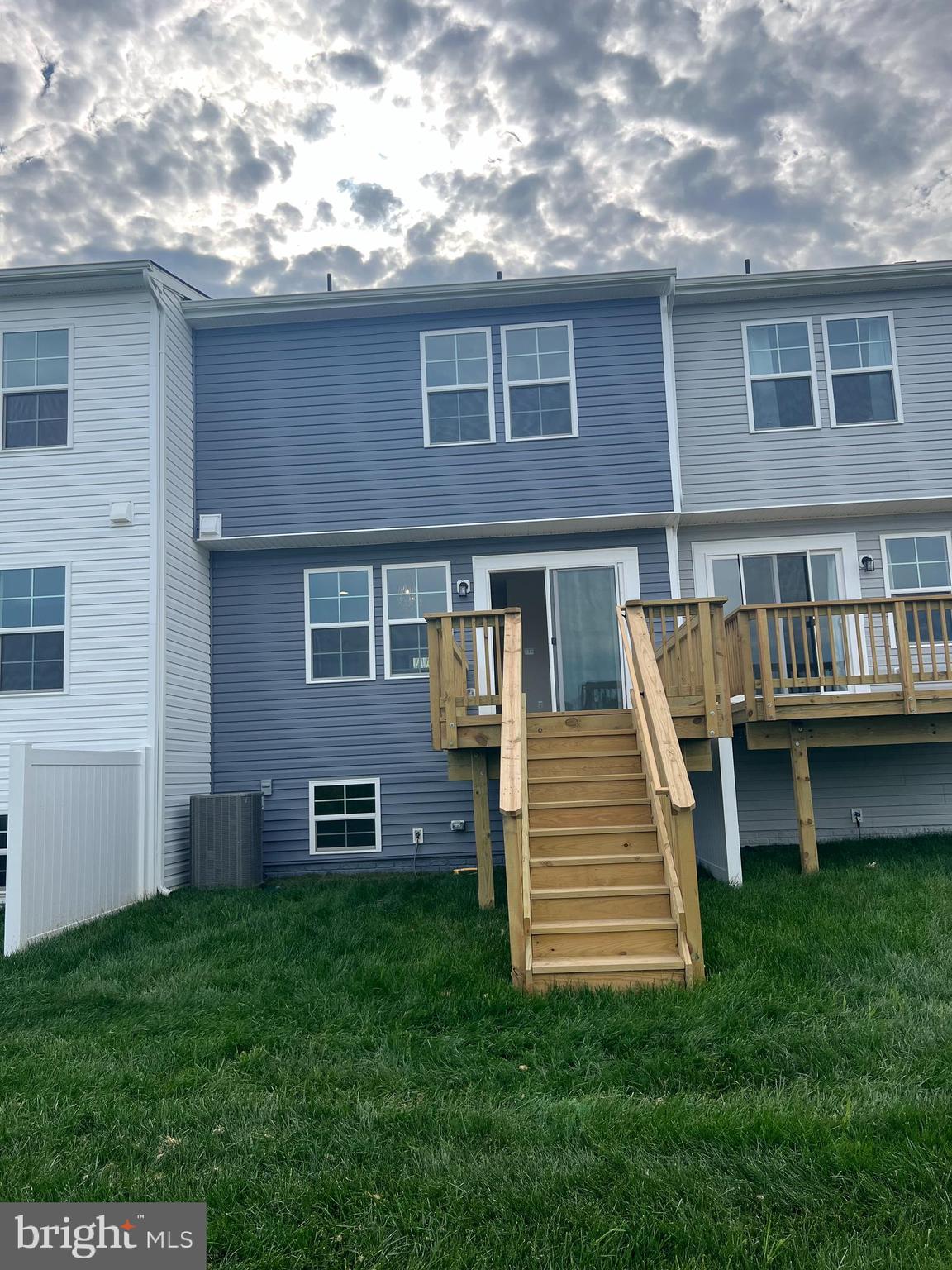 OVERLOOK AT RIVERSIDE TOWNHOMES - Residential Lease