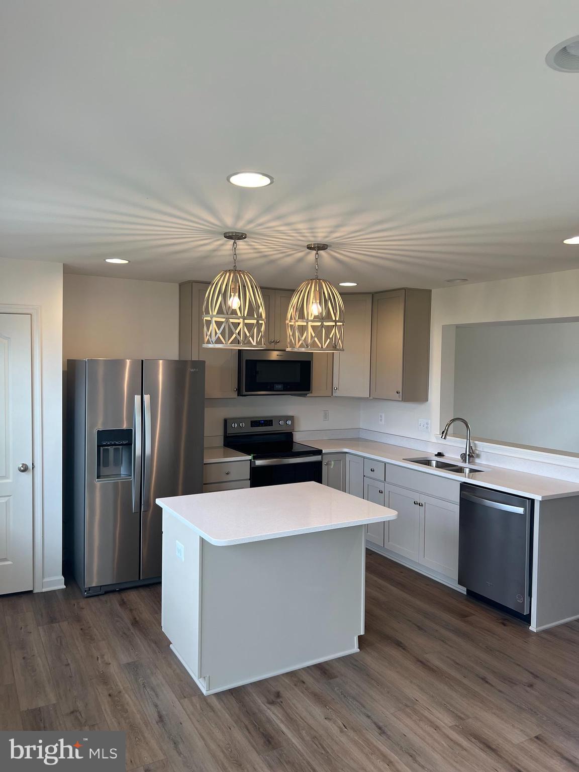 OVERLOOK AT RIVERSIDE TOWNHOMES - Residential Lease