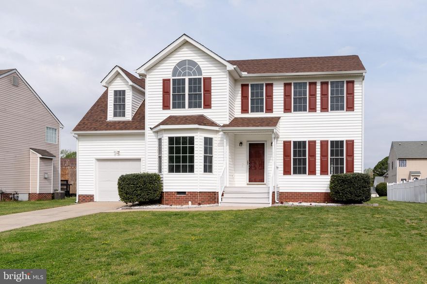 Beautiful Single-Family Home in Sought after Location. New Carpet, Fresh Paint, Upgraded Counter Tops,
Luxury Vinyl Flooring, Primary Bath, Walkin Closet(s), Many Upgrades. Must See!