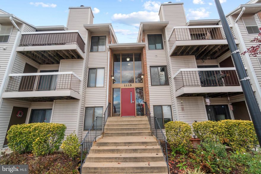 2 bedroom/2 full bath condo in Castle Harbour!