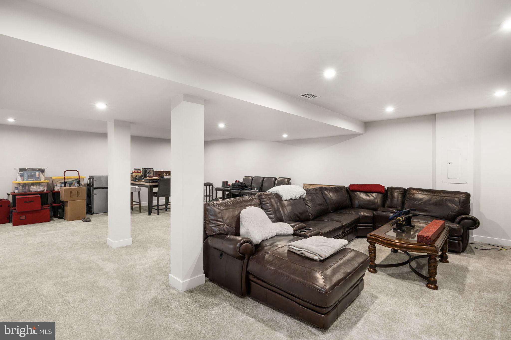 WOODBERRY MANOR - Residential