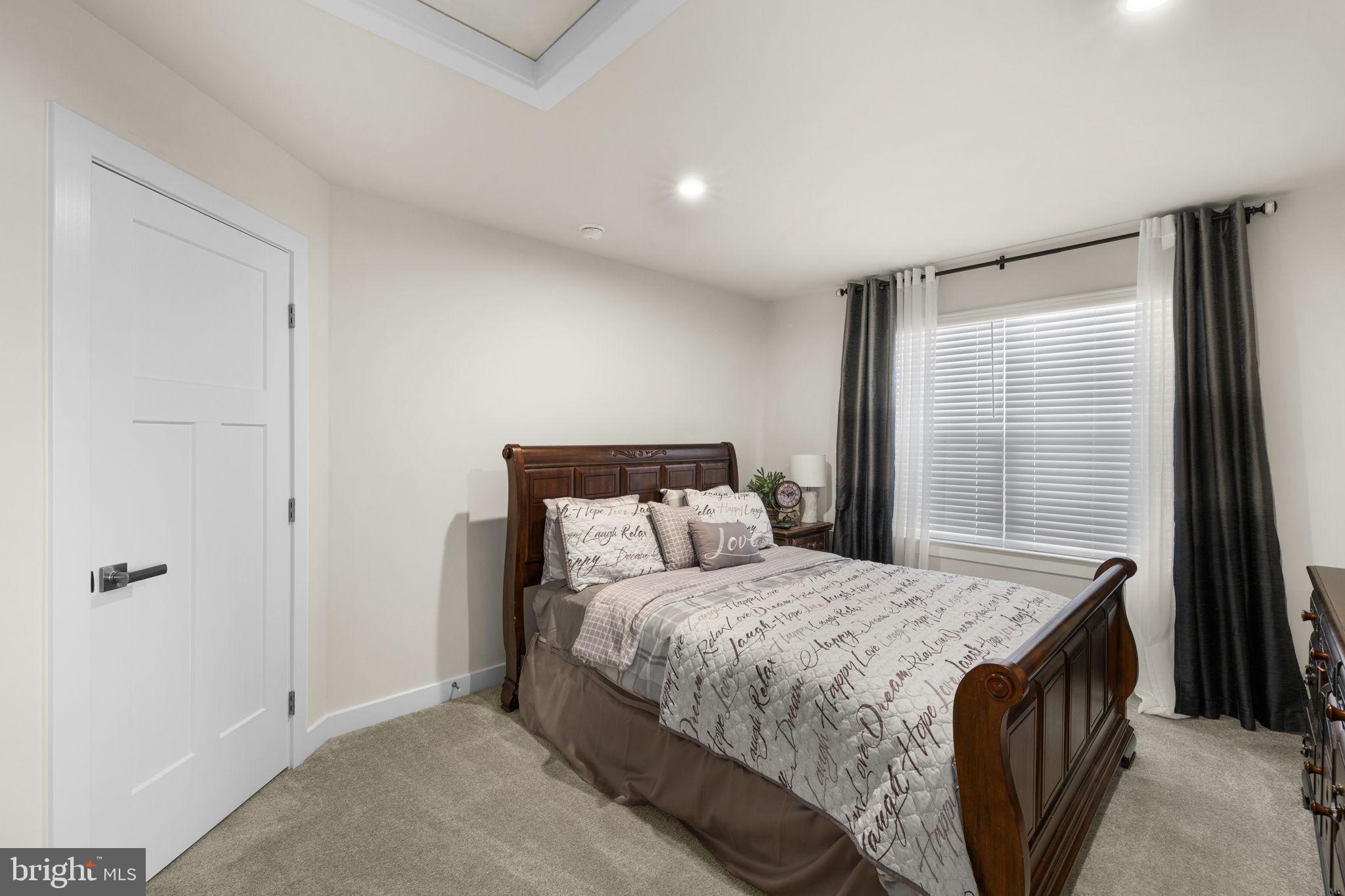 WOODBERRY MANOR - Residential