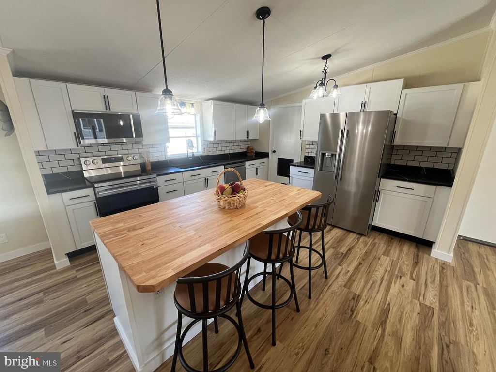 Photo of 102 Clearfield Court E, LANCASTER, PA 17603 (MLS # PALA2077212)