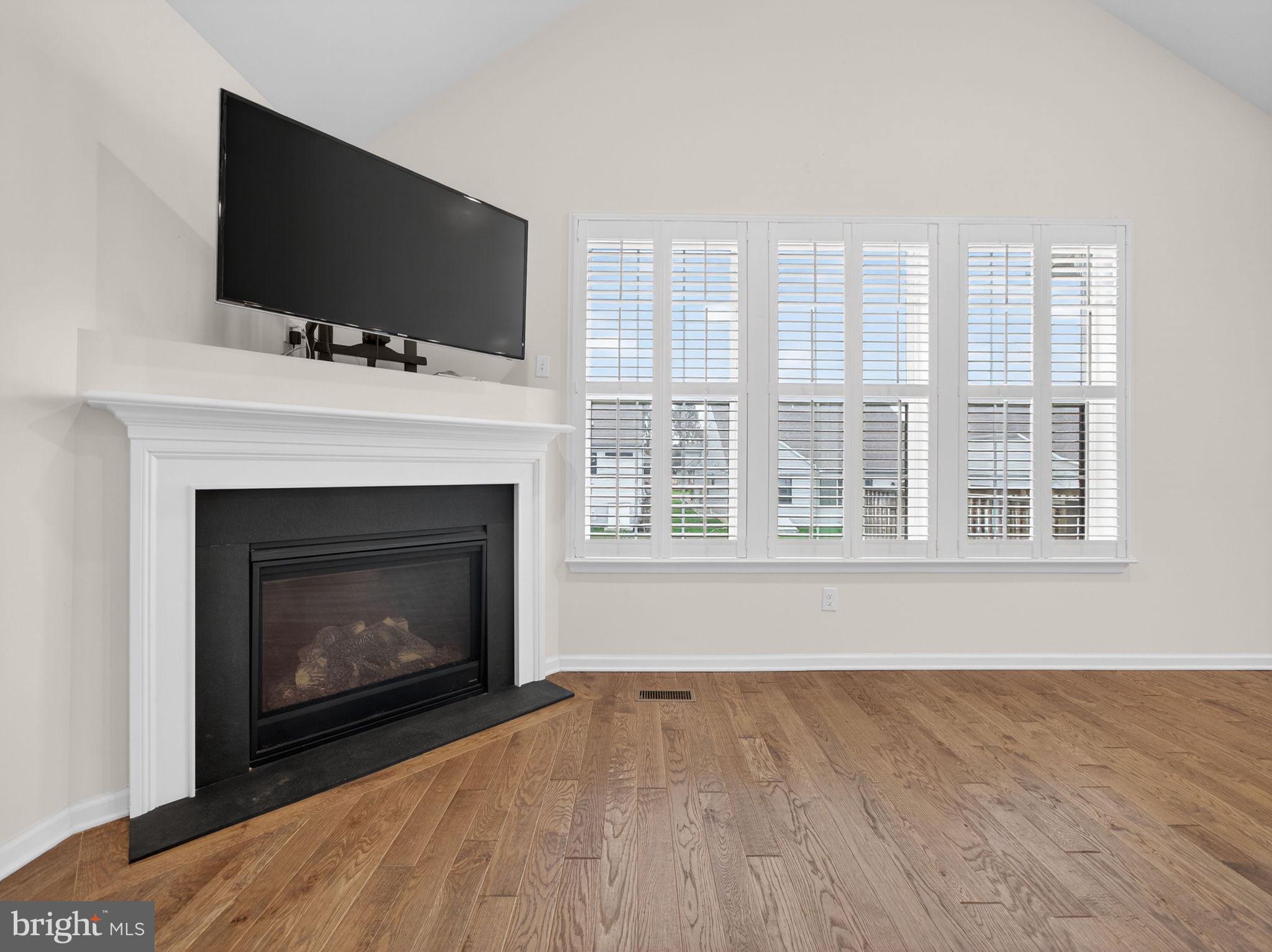 INDIAN CREEK - Residential