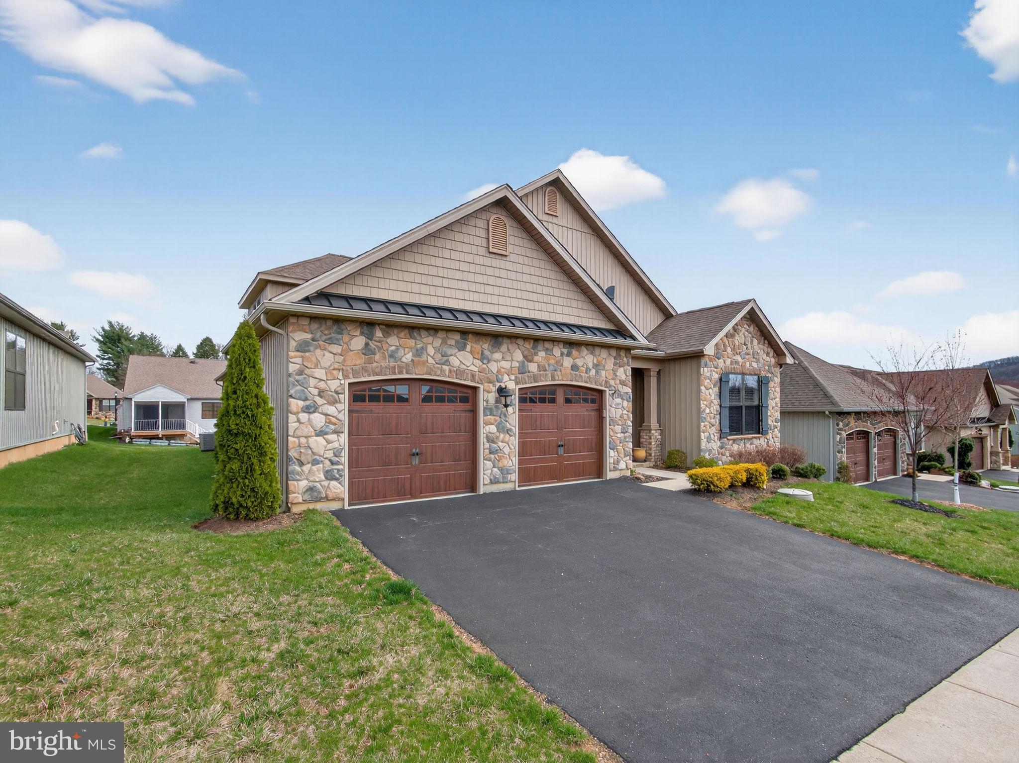 INDIAN CREEK - Residential