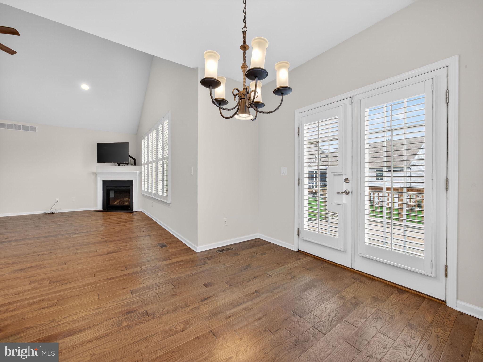 INDIAN CREEK - Residential