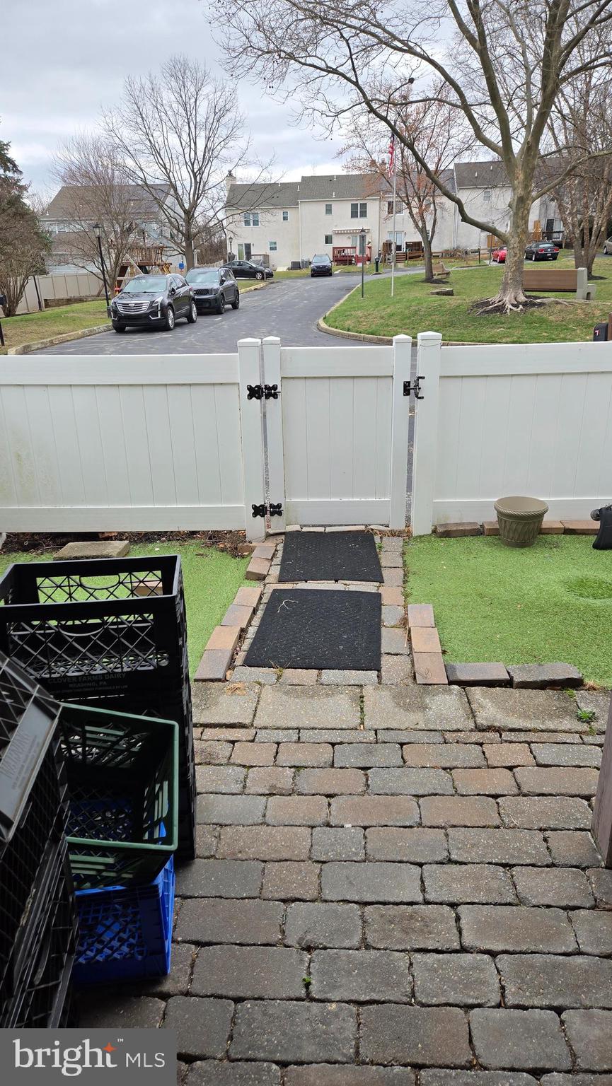 HERITAGE SQUARE - Residential