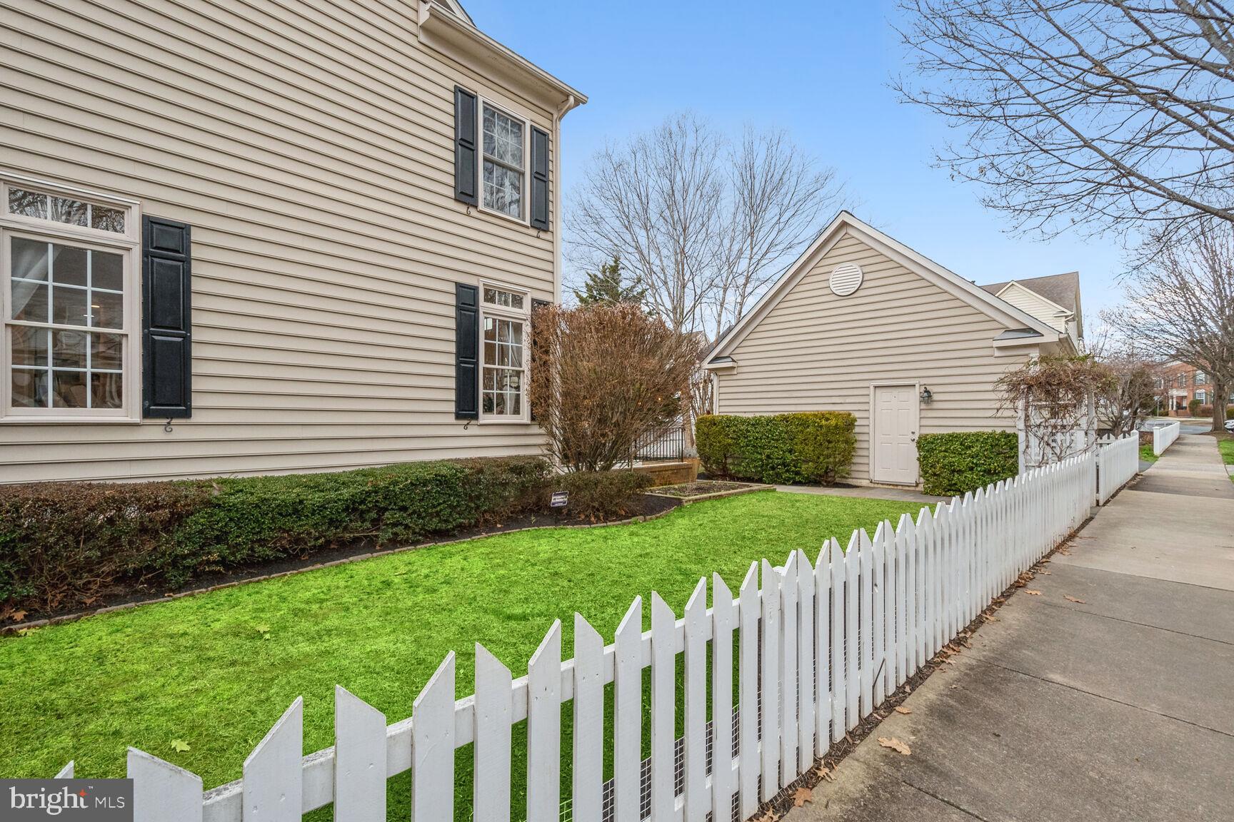 LAKELANDS - Residential