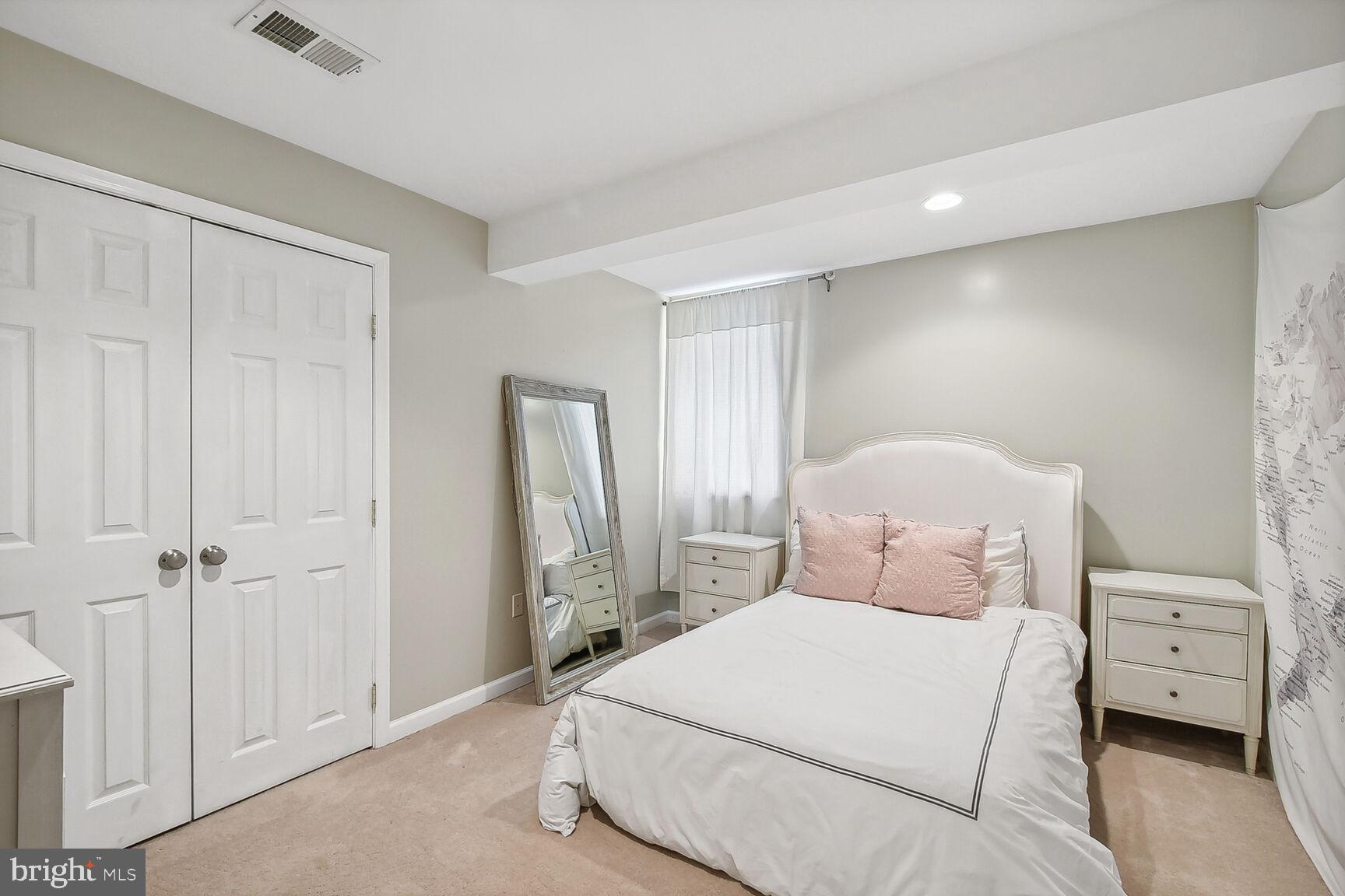 LAKELANDS - Residential