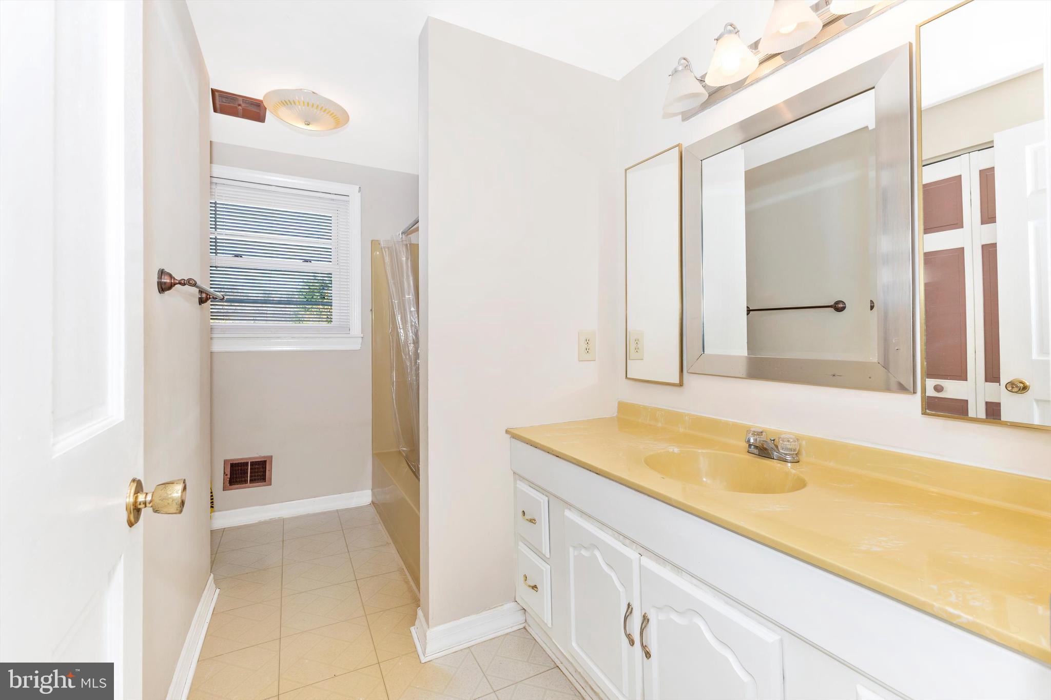 UTICA MILLS FARMETTES - Residential