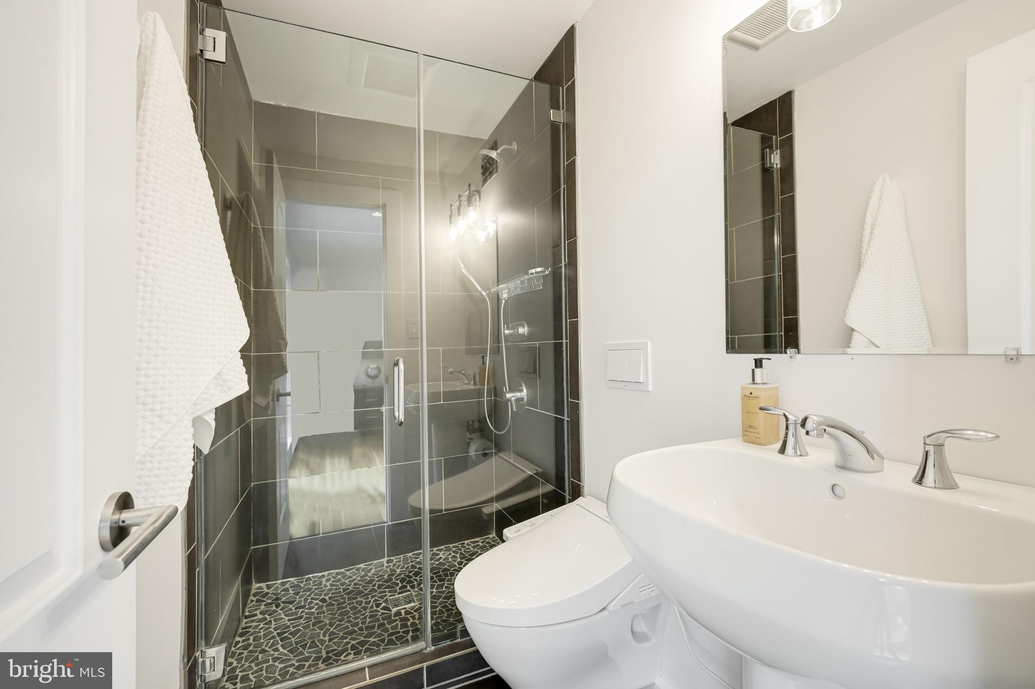 MADISON MANOR - Residential