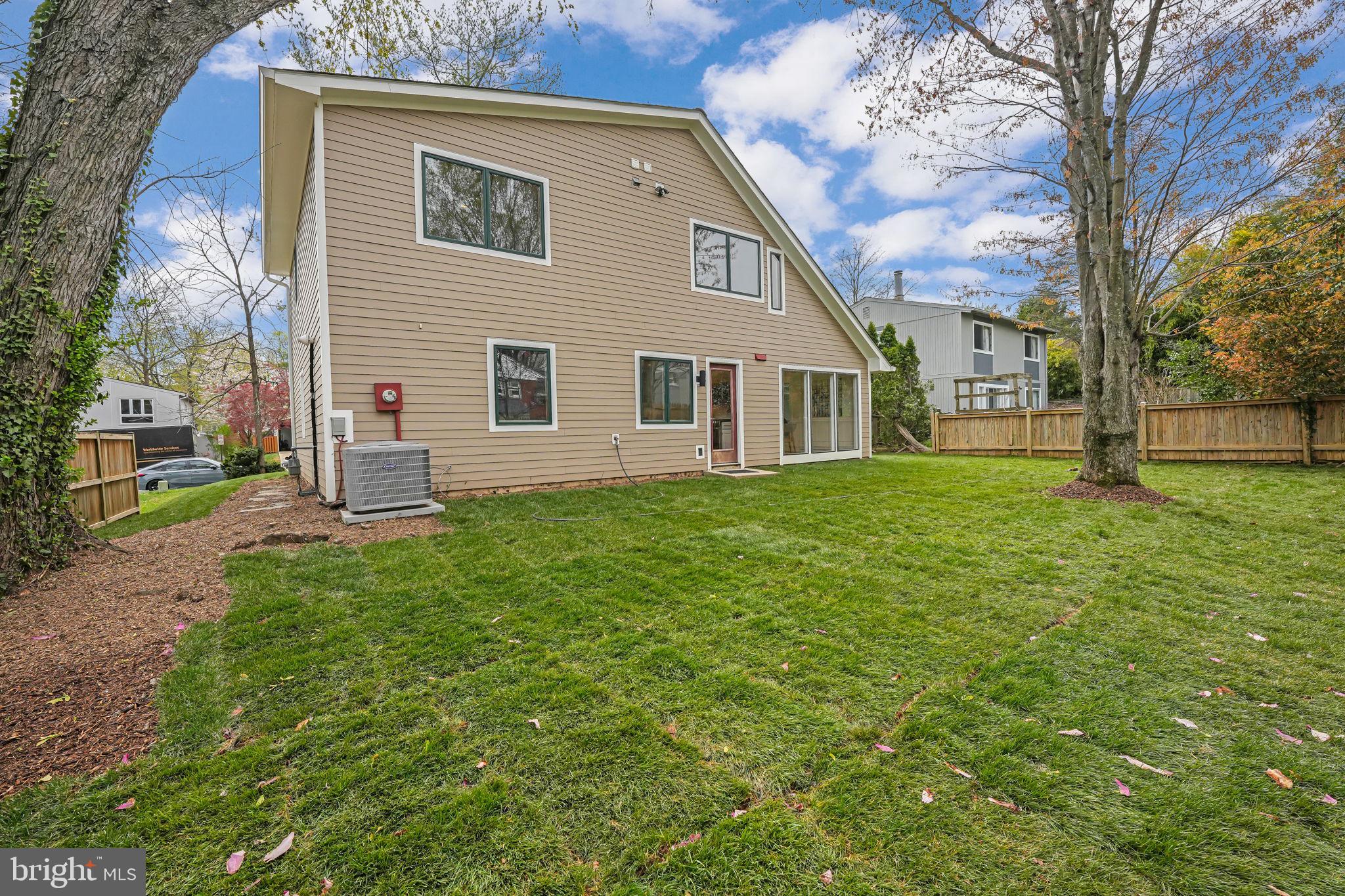 MADISON MANOR - Residential