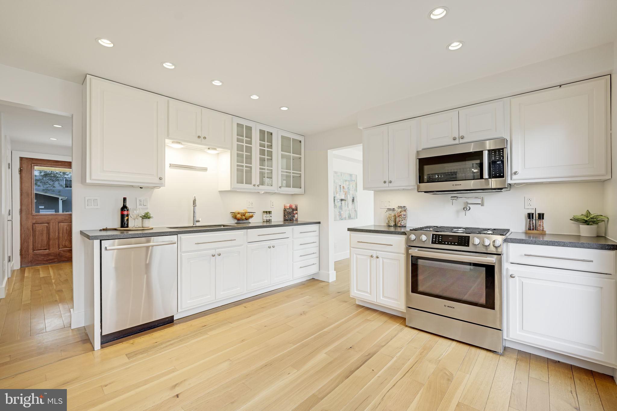 MADISON MANOR - Residential