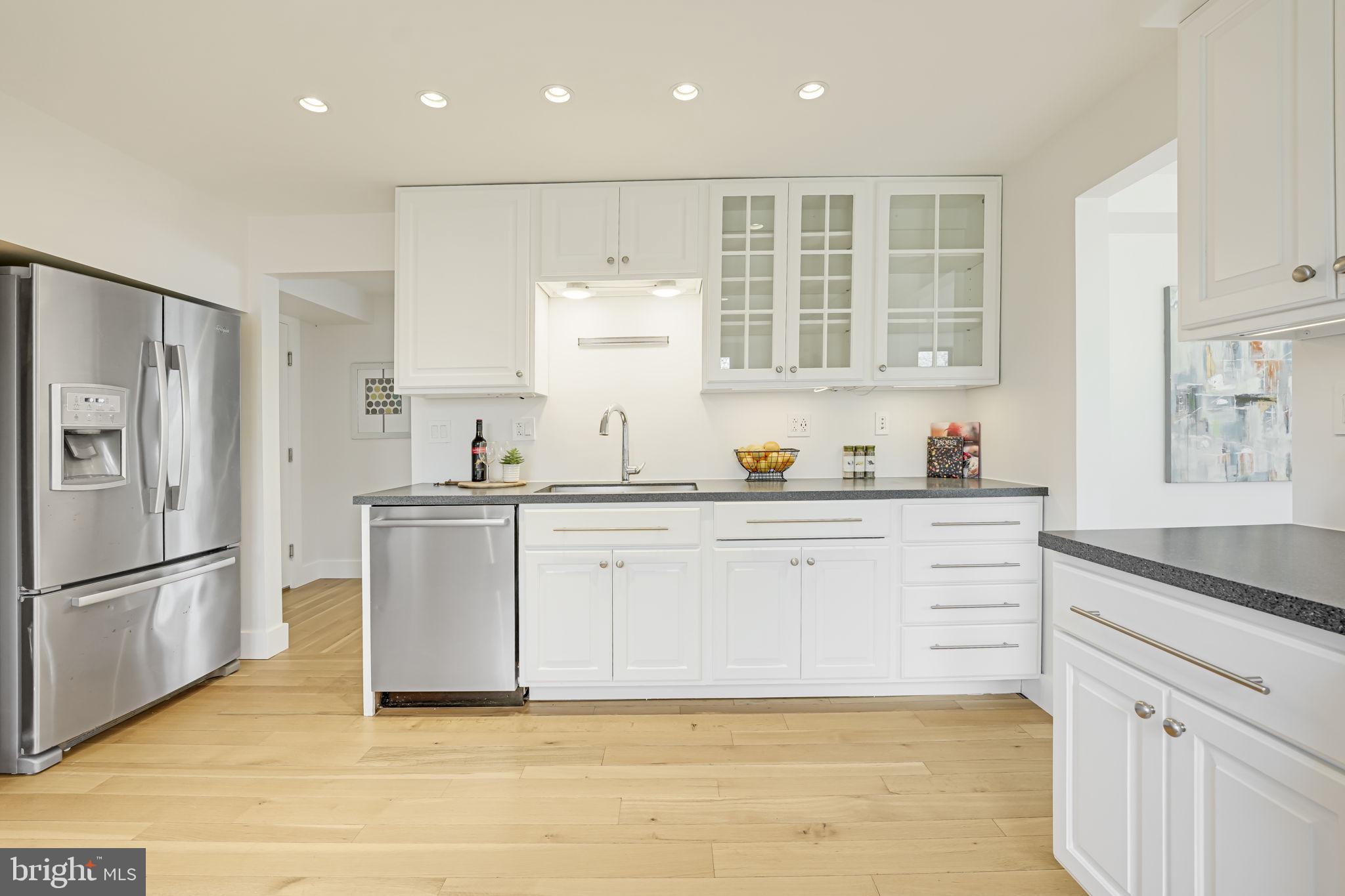 MADISON MANOR - Residential