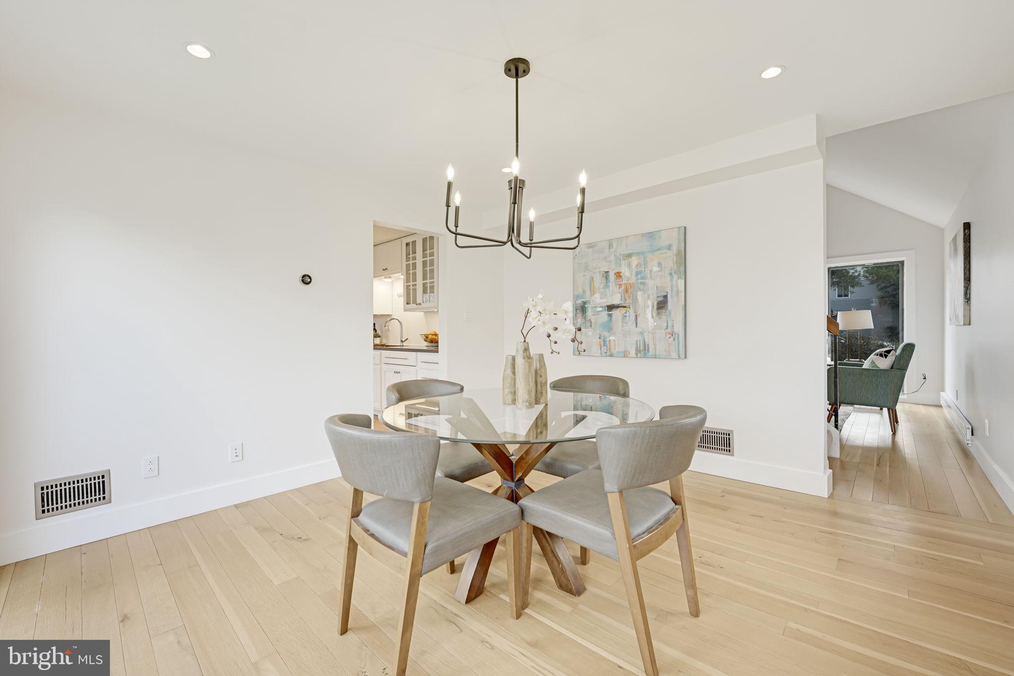 MADISON MANOR - Residential