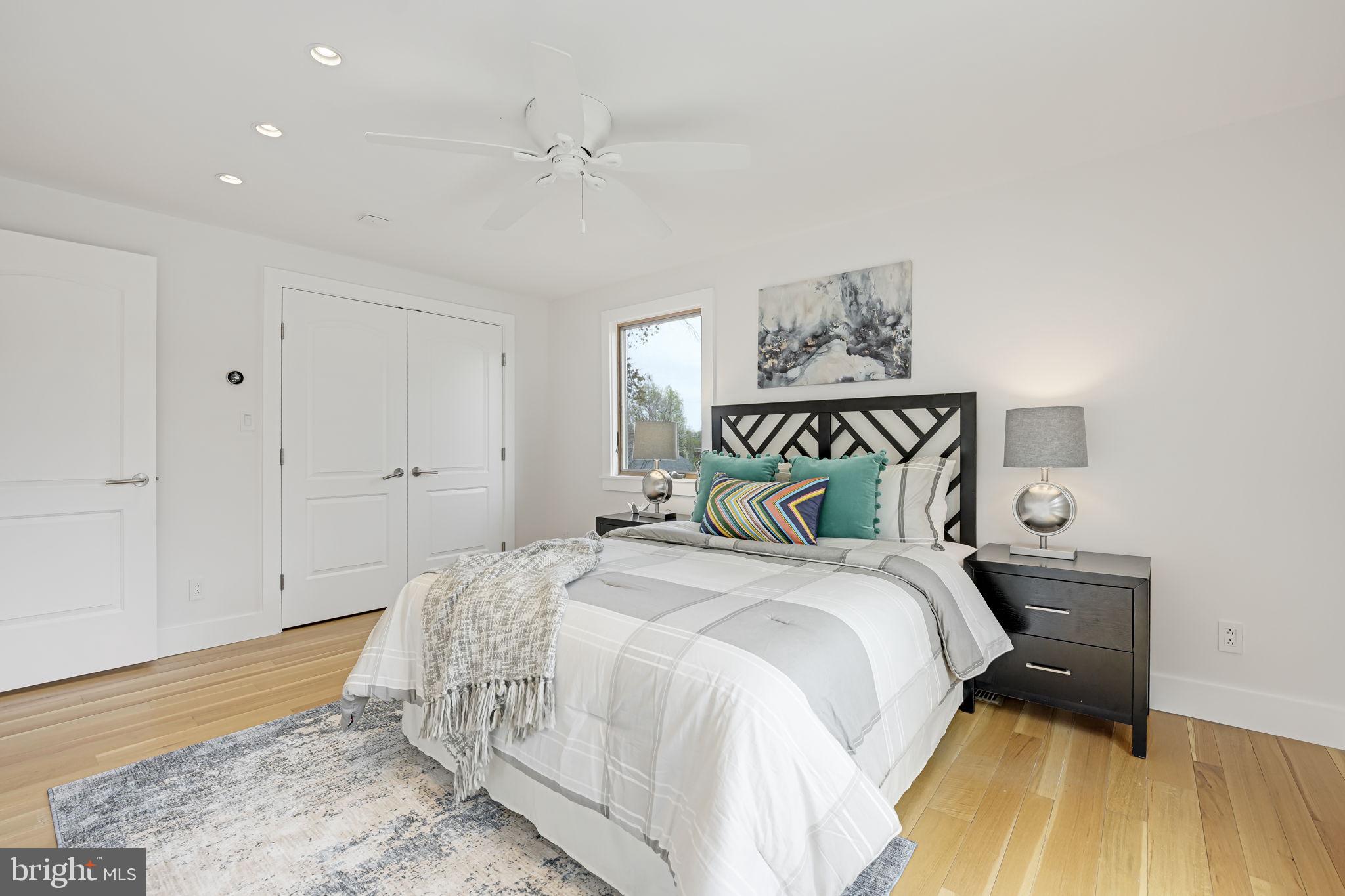 MADISON MANOR - Residential