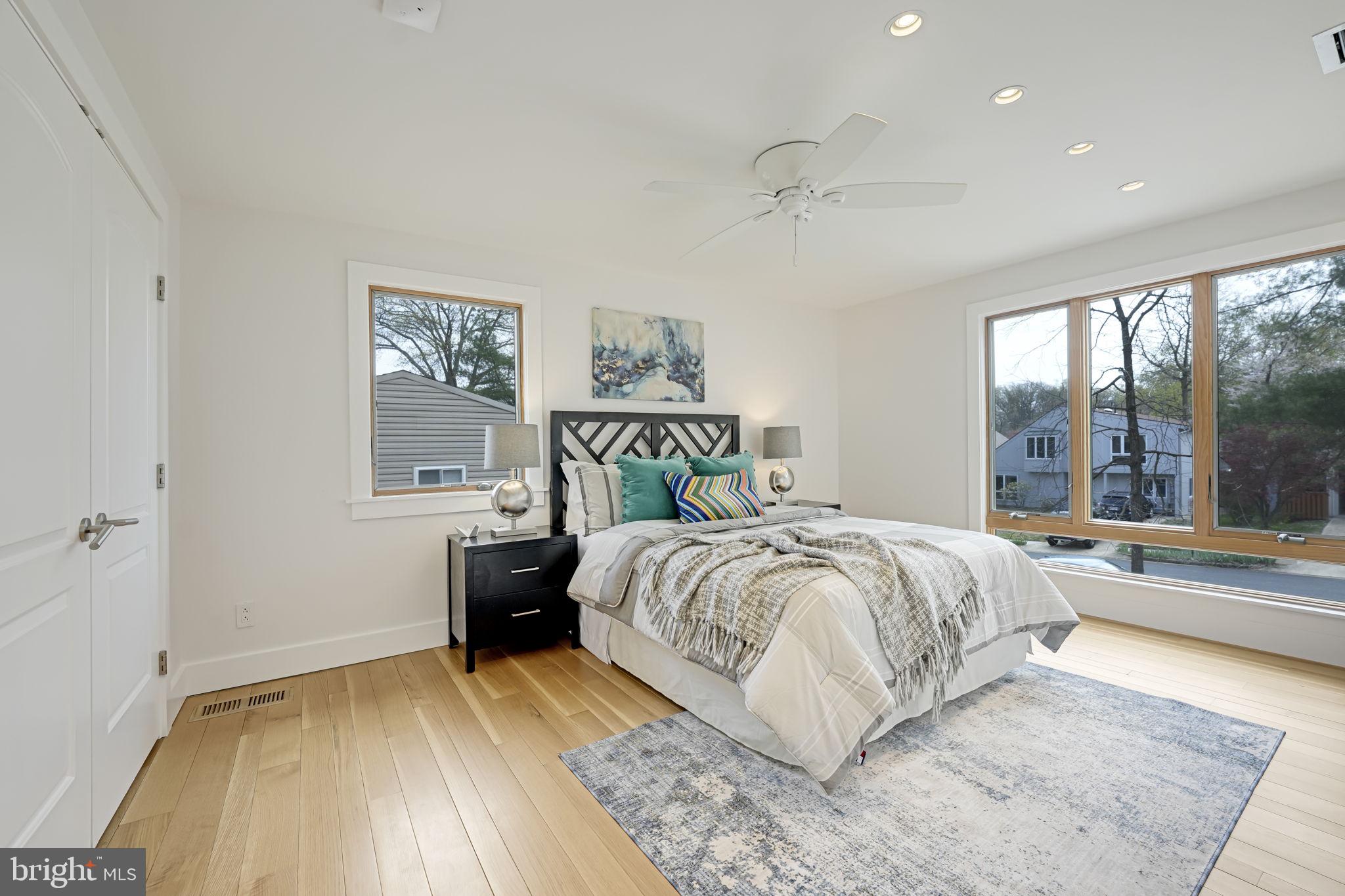 MADISON MANOR - Residential