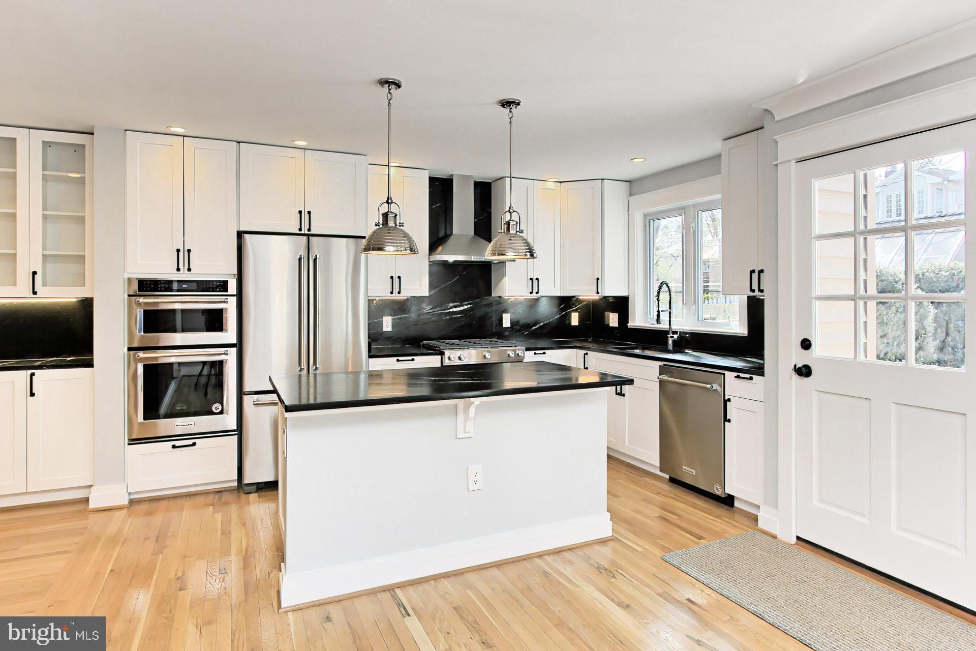 BEVERLY HILLS - Residential