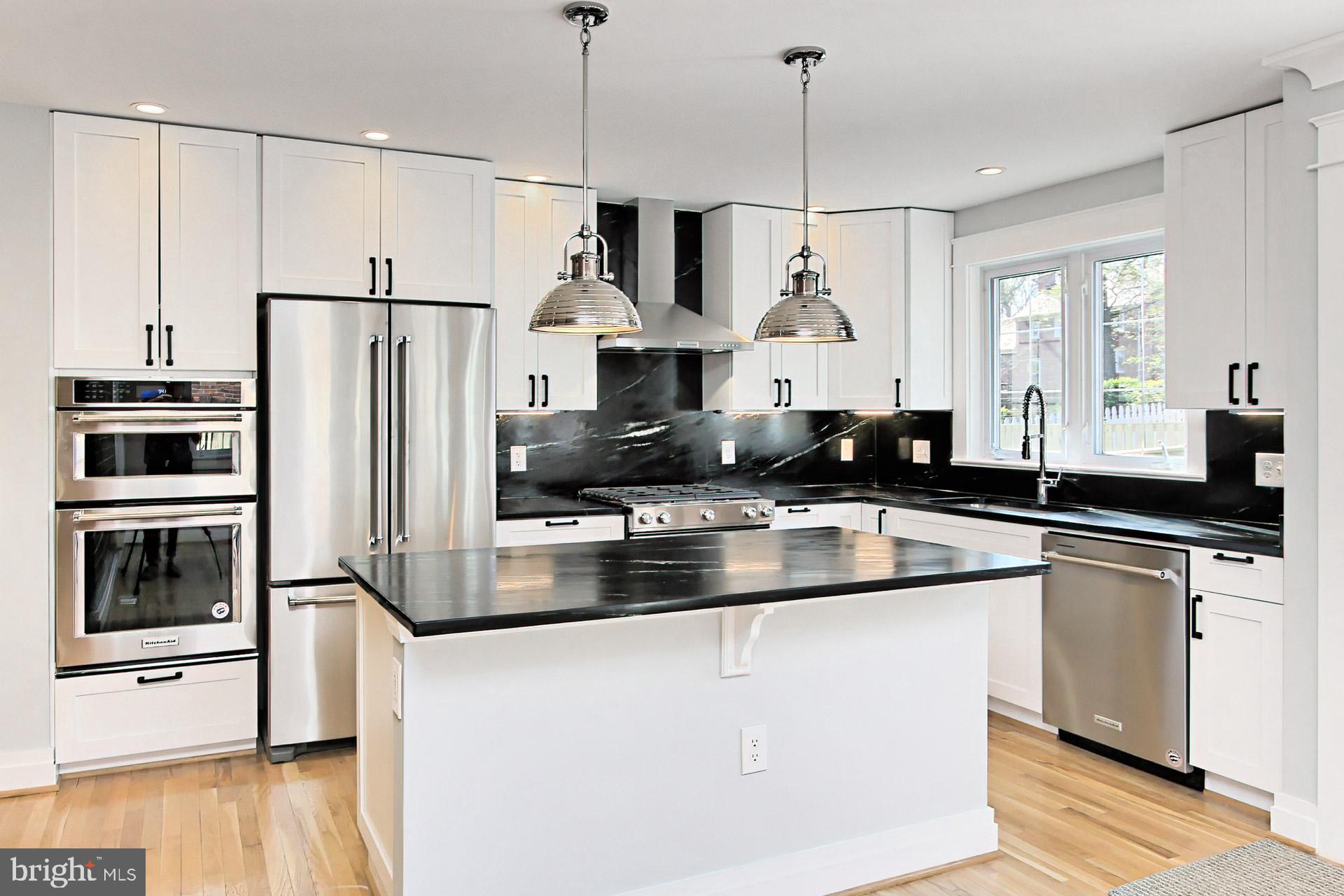 BEVERLY HILLS - Residential