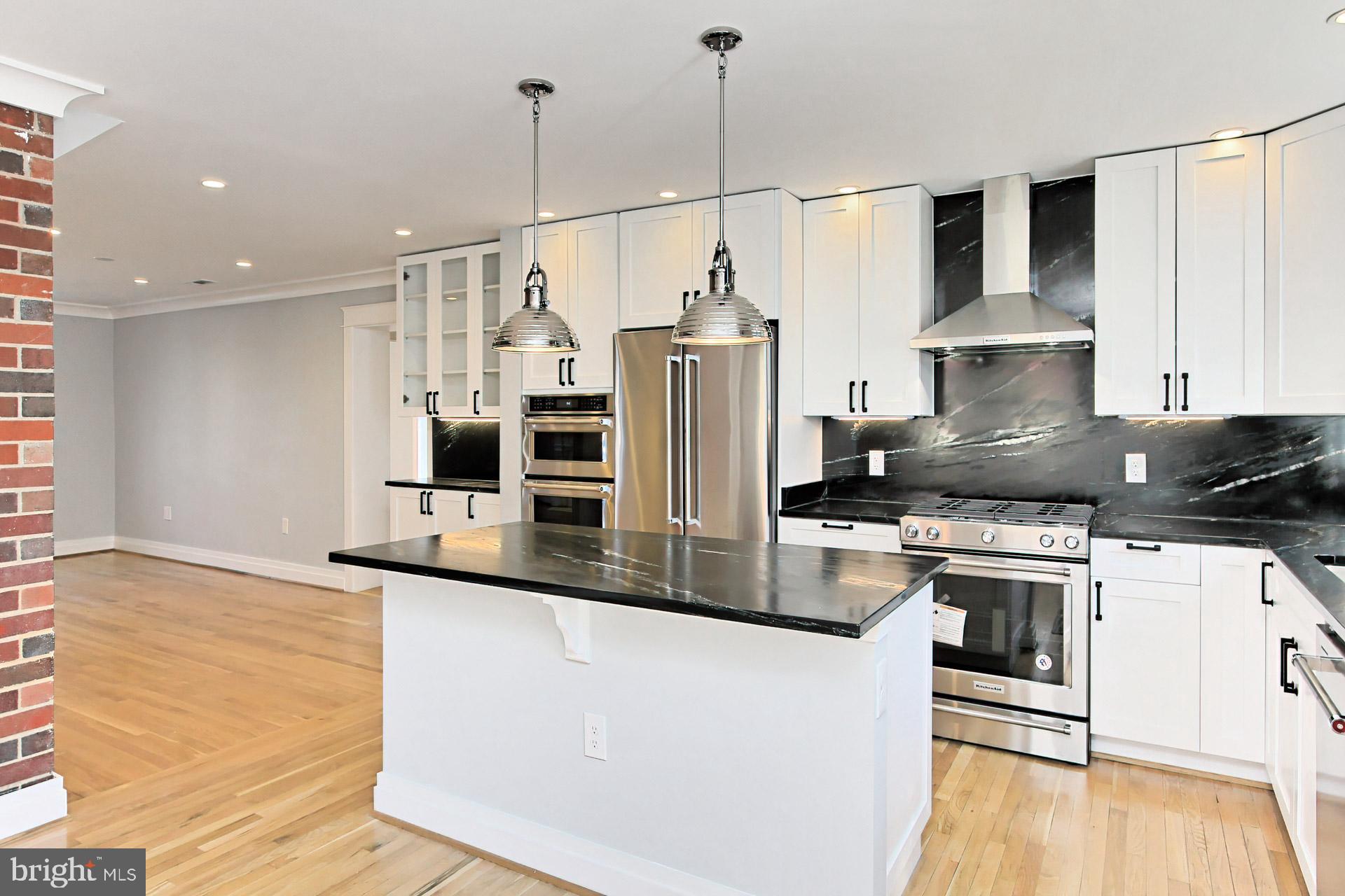 BEVERLY HILLS - Residential