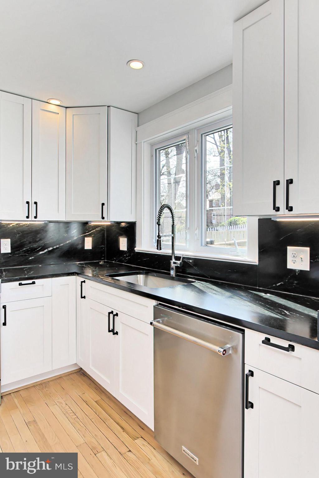 BEVERLY HILLS - Residential