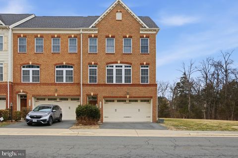 Townhouse For Sale - 42634 Offenham Terrace<br/> CHANTILLY, VA 20152