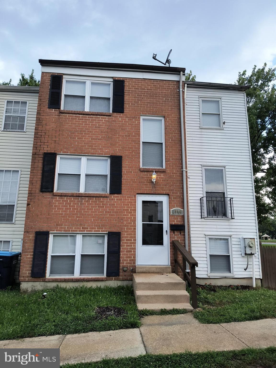 Rare 4 bedroom home that has been recently renovated ready for a new owner! Updated kitchen, bathroom, flooring, and painting. Home located near shops and restaurants, and easy access to 95. Perfect for a first time homeowner or investor.
