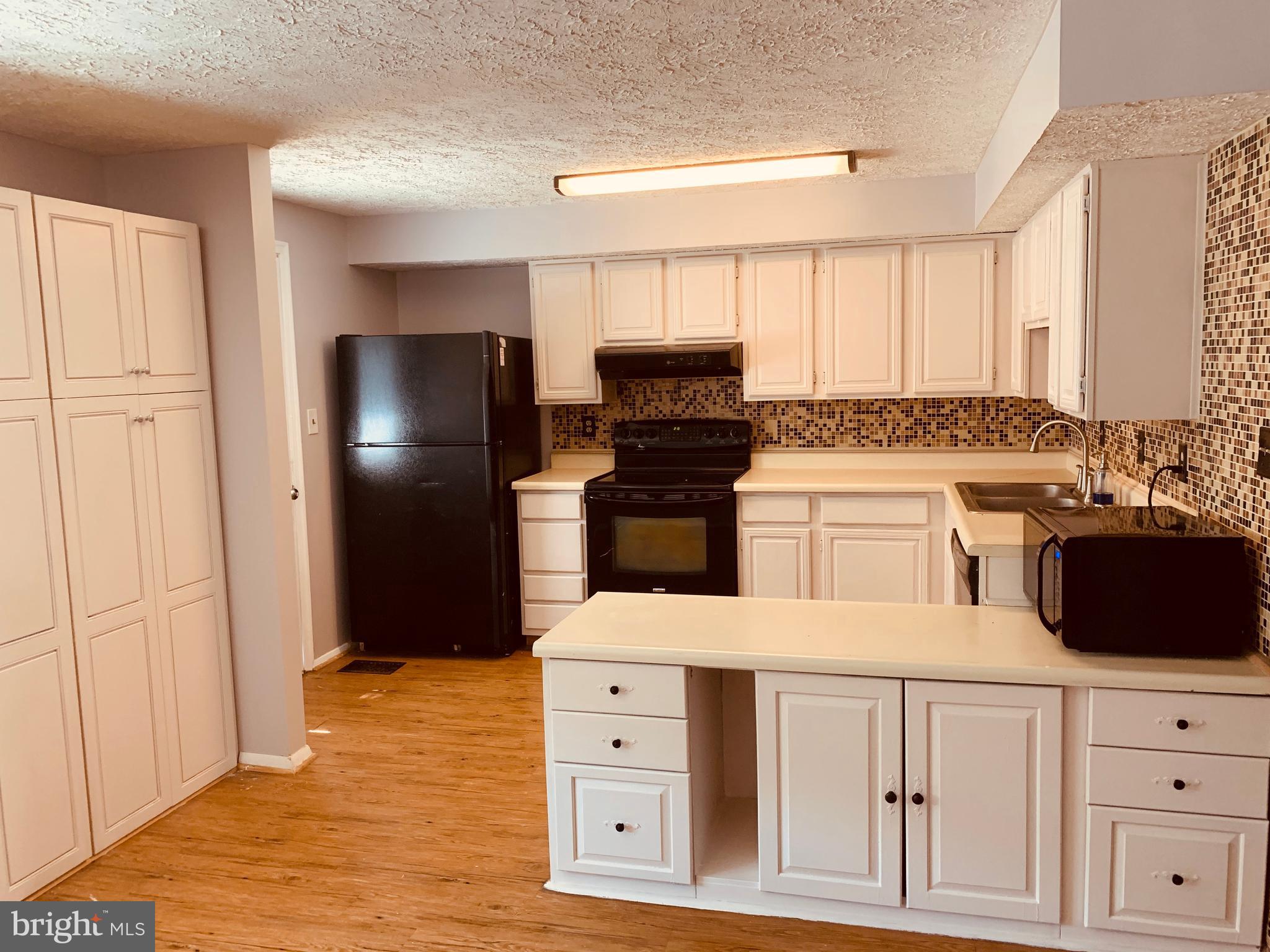 WOODS EDGE TOWNHOME CONDOMINIUMS - Residential