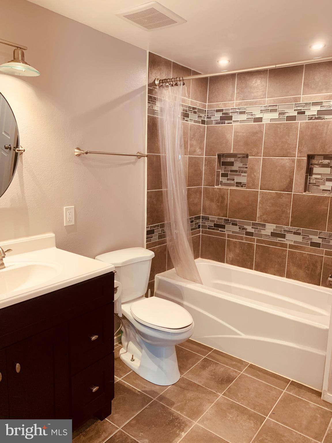 WOODS EDGE TOWNHOME CONDOMINIUMS - Residential