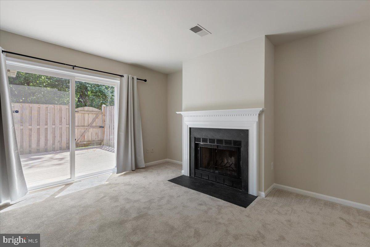 COLUMBIA SQUARE - Residential Lease