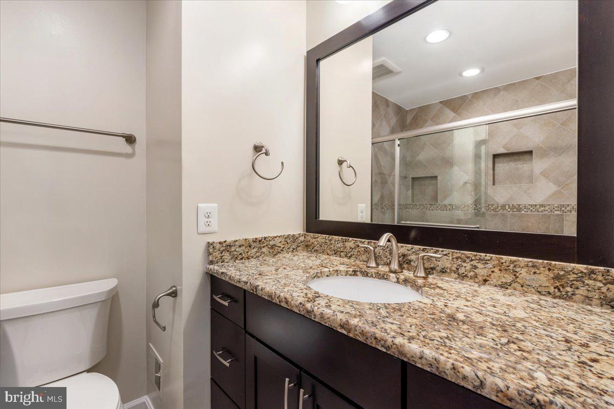 COLUMBIA SQUARE - Residential Lease