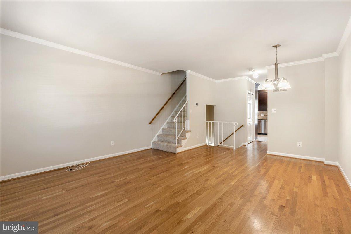 COLUMBIA SQUARE - Residential Lease