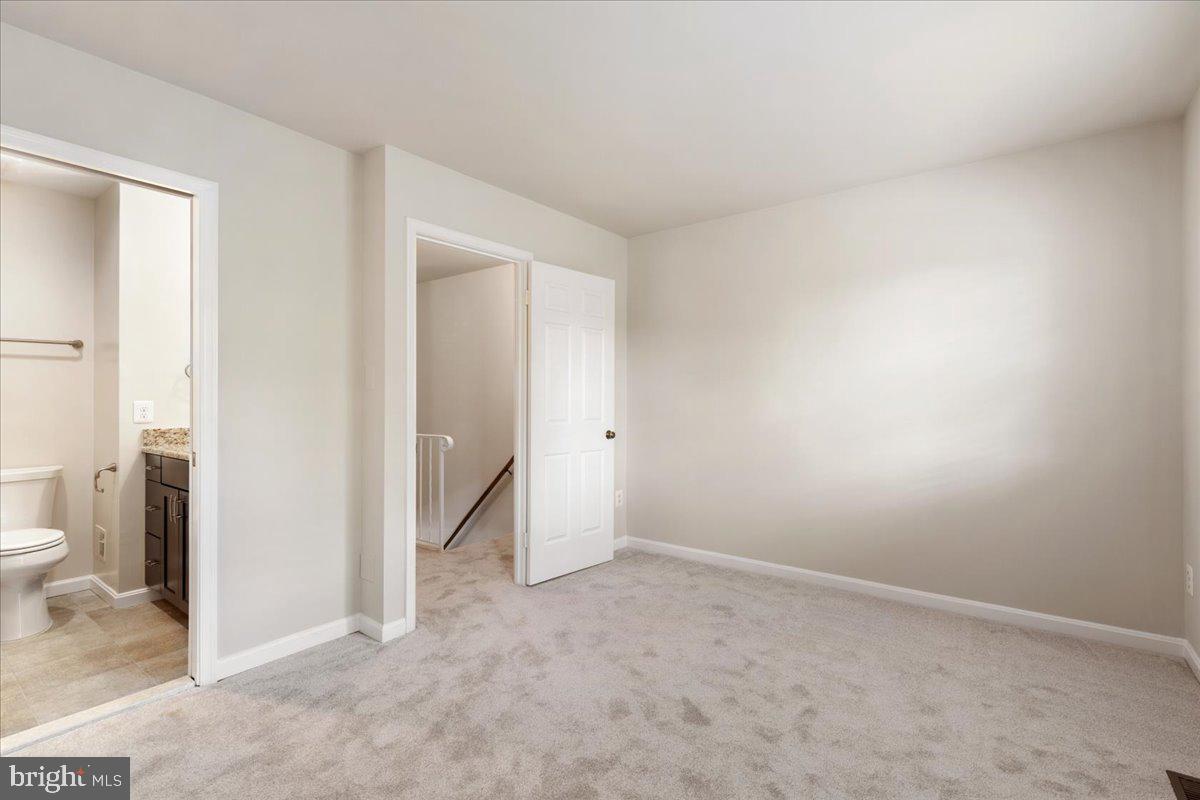 COLUMBIA SQUARE - Residential Lease