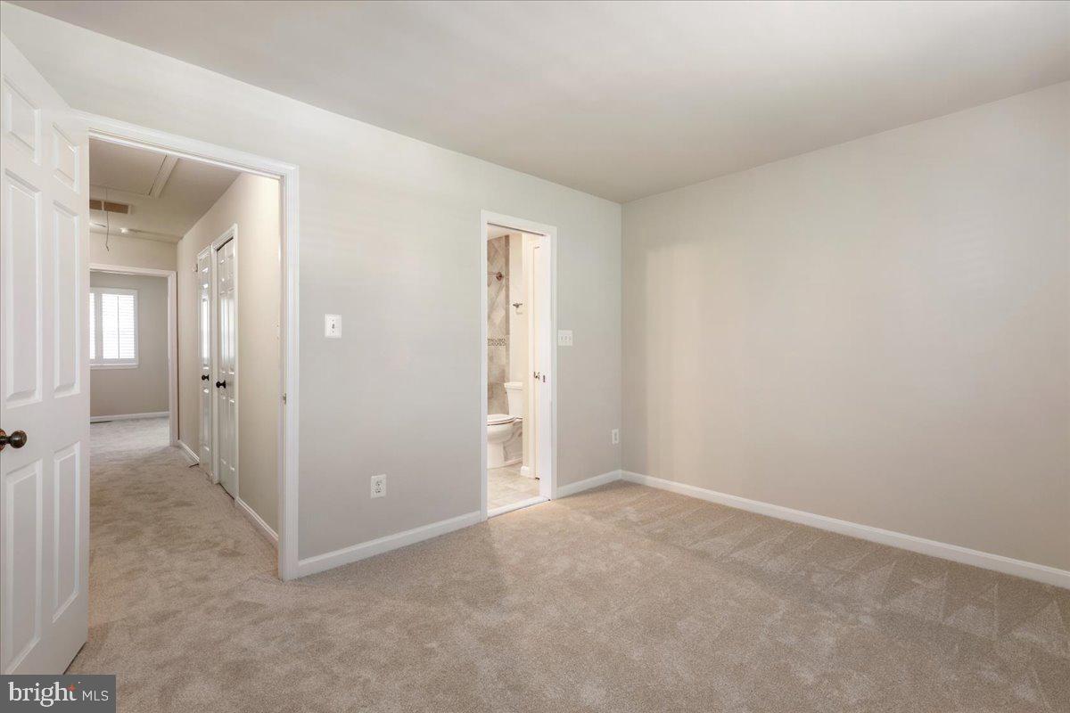 COLUMBIA SQUARE - Residential Lease