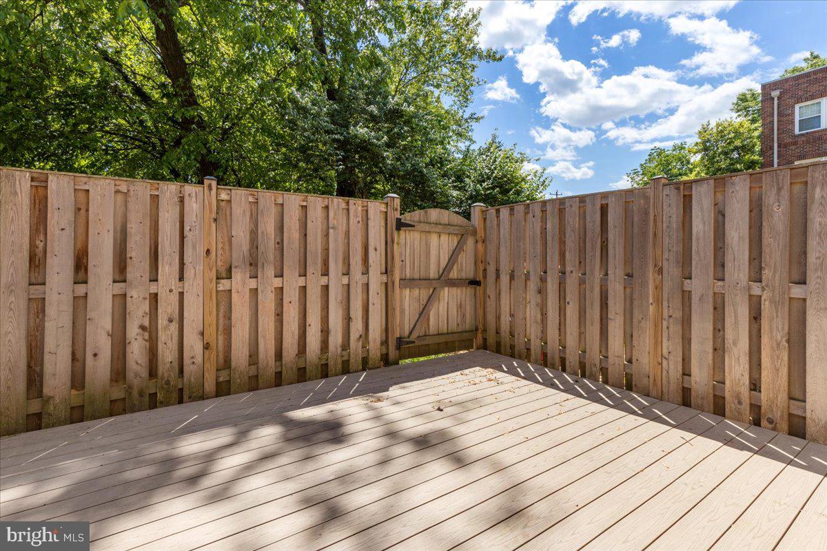 COLUMBIA SQUARE - Residential Lease